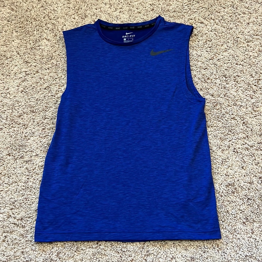 BNWOT Men’s Nike Dri-fit muscle tank in beautiful dark royal blue color - size S